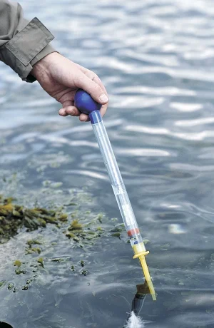 Salinometer with suction bulb